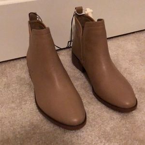NWOT ✨ Tan Booties